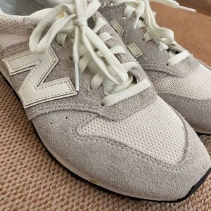 Women’s Suede New Balance LIKE NEW